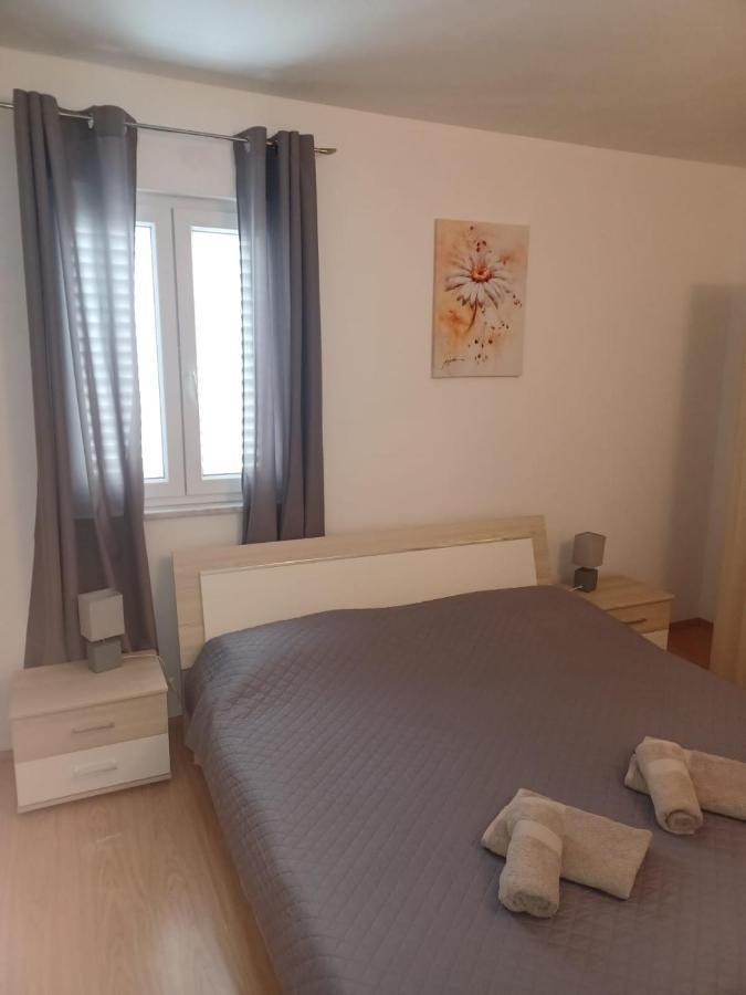 Apartment Roza *