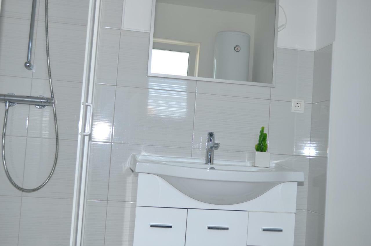 Apartment Roza Cres